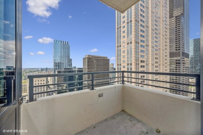 Building Photo - 235 W Van Buren St
