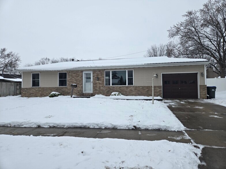 Building Photo - 2125 Hollywood Blvd