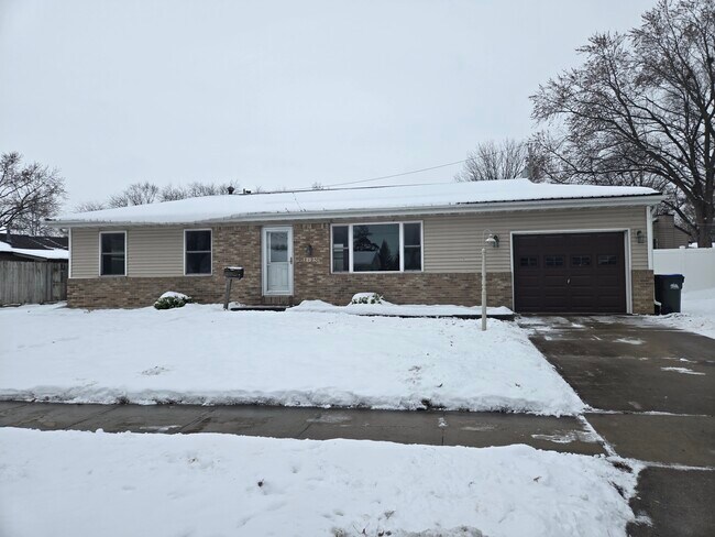 Building Photo - 2125 Hollywood Blvd