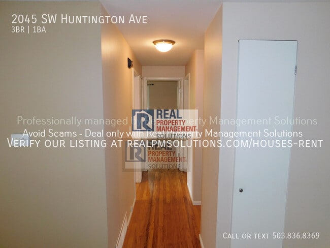 Building Photo - 2045 SW Huntington Ave