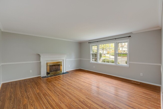 Building Photo - 3303 Spring Lake Ct