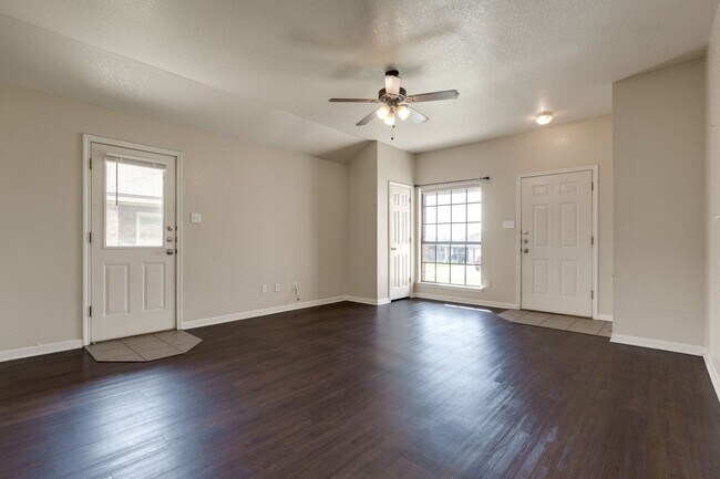 Building Photo - 3606 Dustin Ct
