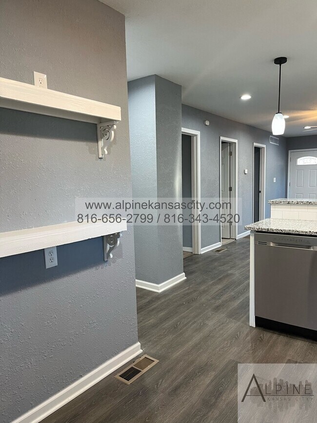 Building Photo - Fresh & Updated, Vouchers OK!