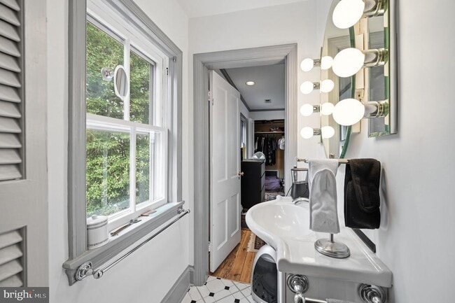 Building Photo - 11641 Glen Rd