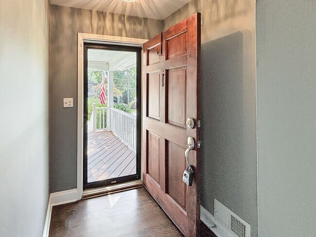 Building Photo - BEAUTIFUL Property in Marietta!