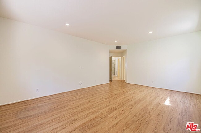 Building Photo - 25755 Hood Way