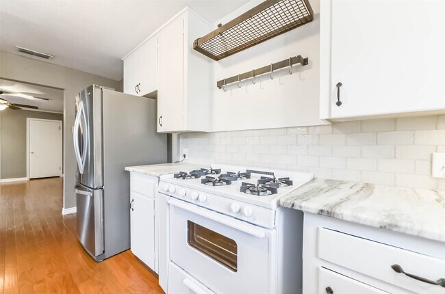 Building Photo - 4615 Braeburn Dr