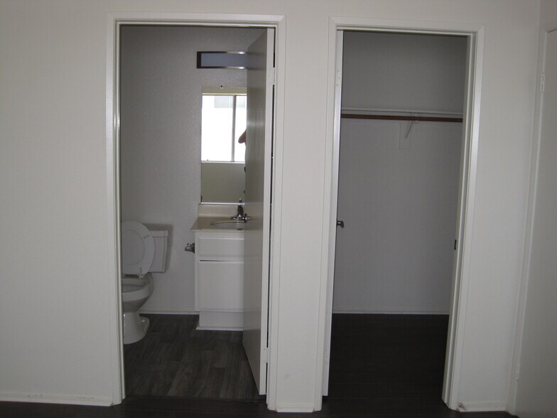 Building Photo - 11155 Aqua Vista St