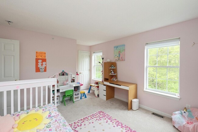 Building Photo - 633 Danbury Rd