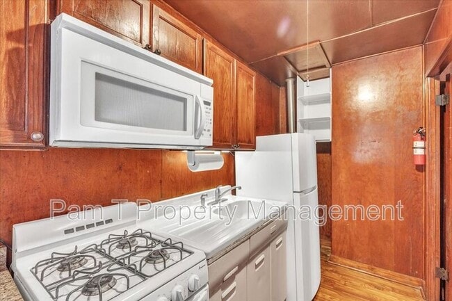 Building Photo - 12 Southwood Dr