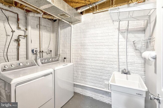 Building Photo - 15462 Windsong Ln