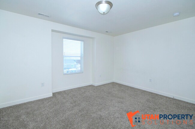 Building Photo - 8172 Broken Spoke Ln