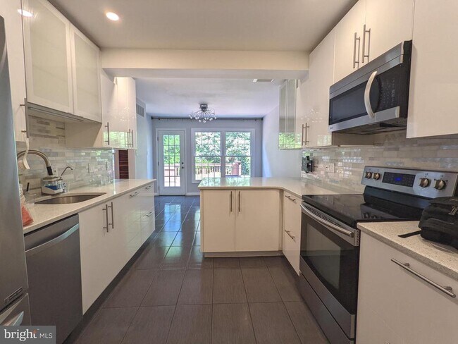 Building Photo - 3 Kaylin Corner