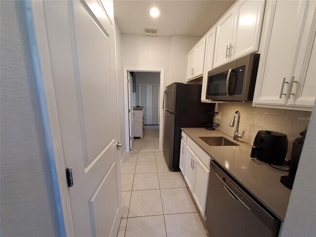 Building Photo - 160 Taft Dr