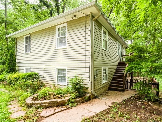 Building Photo - 1346 Miller Reed Ave SE