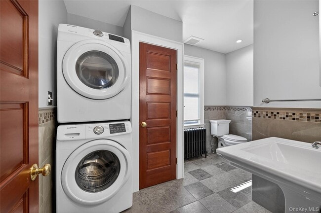 Building Photo - 35 Birch St