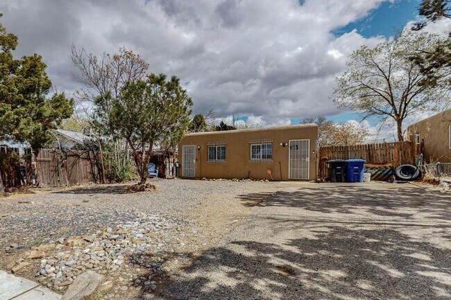 Building Photo - 334 Charleston St SE