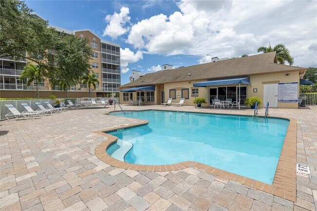 Building Photo - 960 Starkey Rd