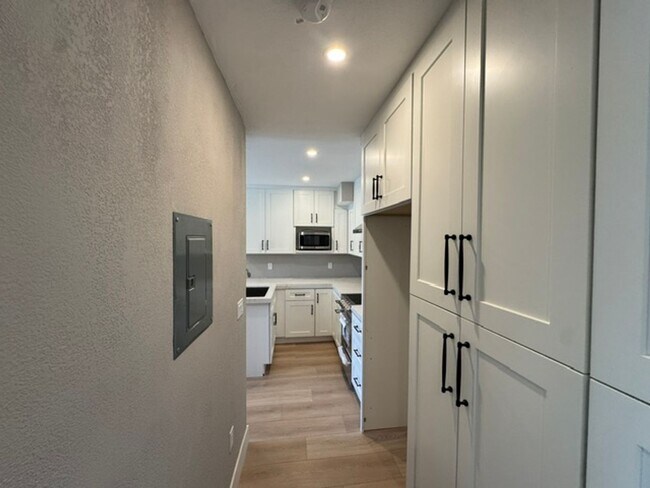 Building Photo - 25385 Avenida Ramada