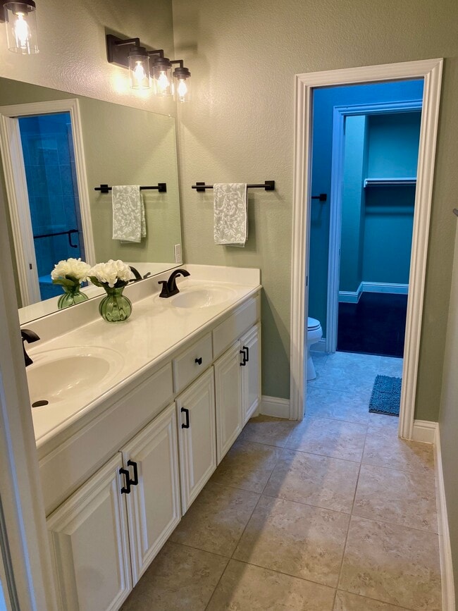 Building Photo - 5432 Mesquite Dr