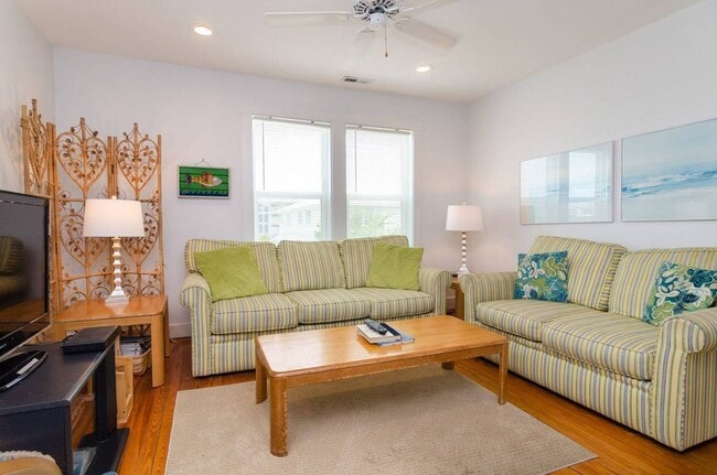 Building Photo - 8 Sunset Ave