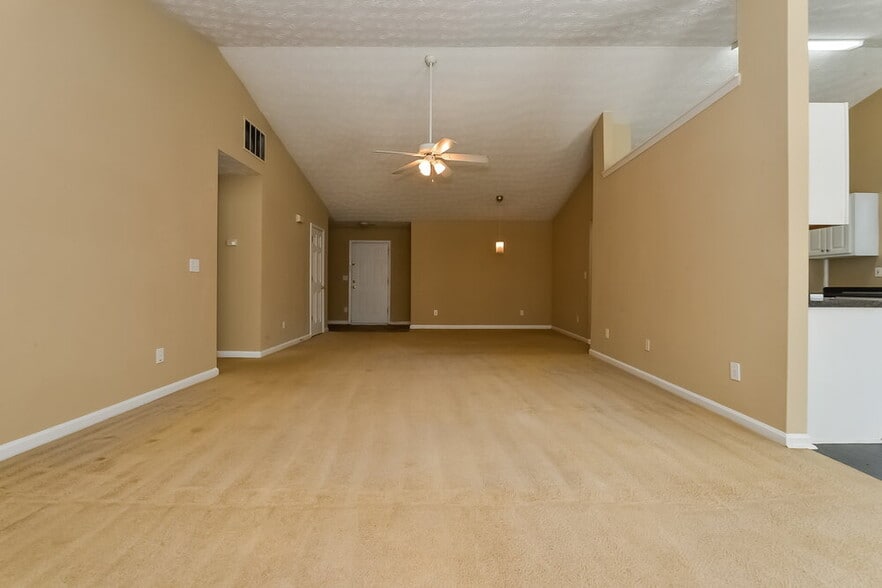 Building Photo - 2330 Glen Chase Ln