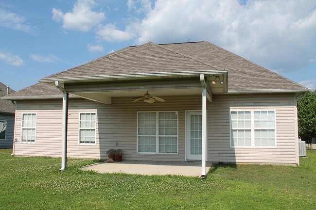 Building Photo - GREAT RENTAL IN FOX HOLLOW SUBDIVISION!