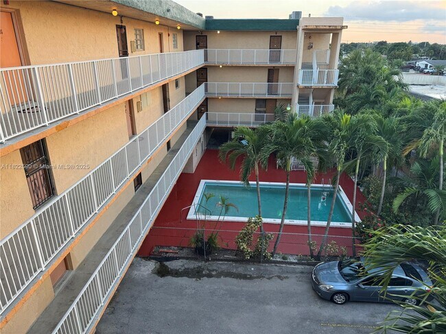 Building Photo - 1085 W 68th St