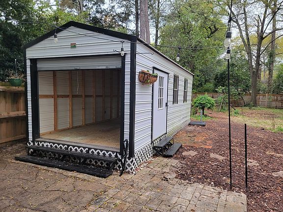 Building Photo - 804 Davis Ave