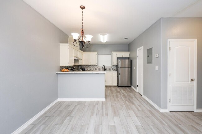 Building Photo - 205 W San Carlos St