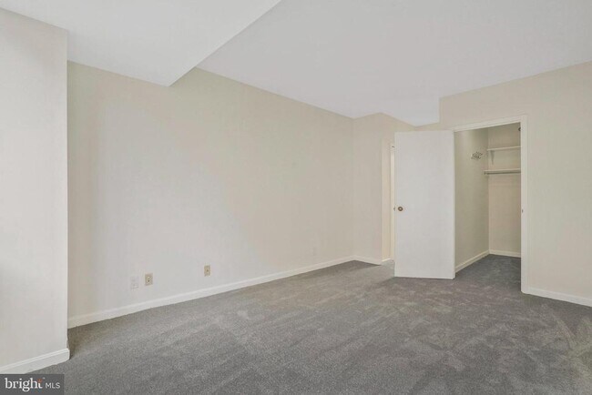 Building Photo - 1805 Crystal Dr