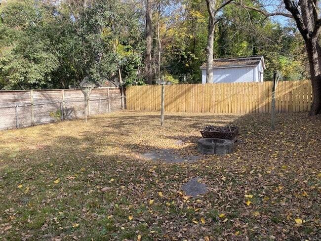 Building Photo - Villa Heights-Belmont Area 2 or 3 bed, 2 b...