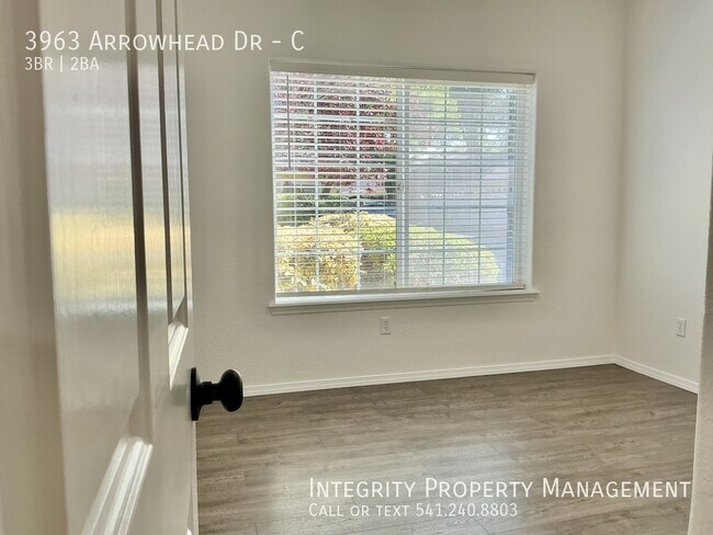 Building Photo - 3963 Arrowhead Dr