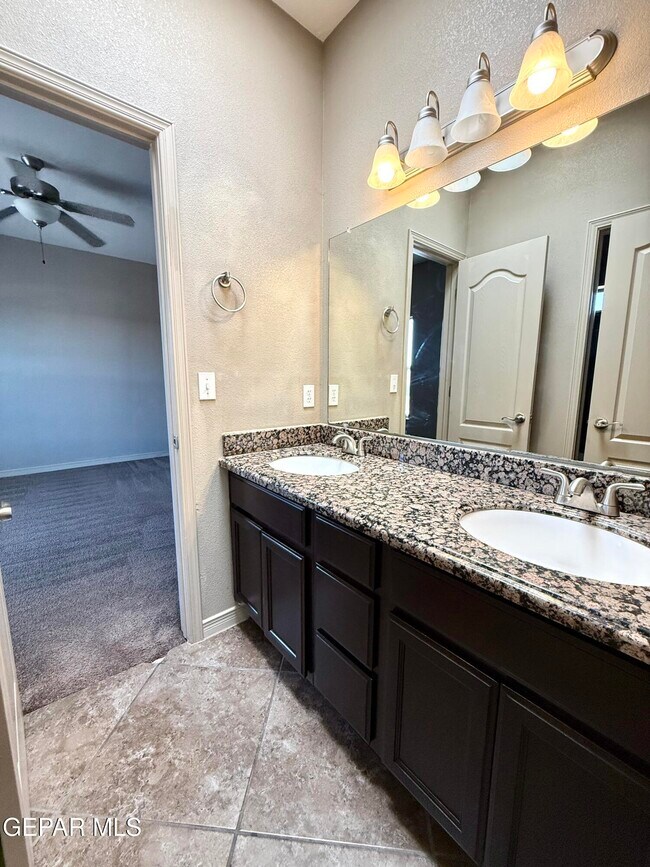 Building Photo - 3712 Coco Palm Dr