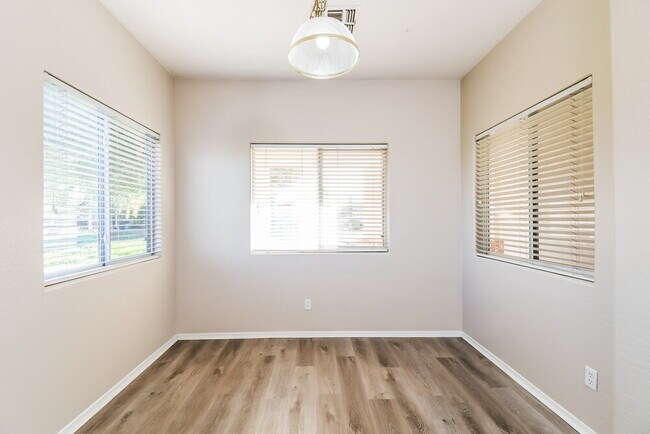 Building Photo - 2730 E Calle Del Norte Dr