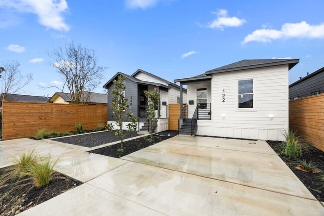 Building Photo - 122 E 31st St