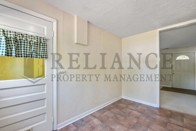 Building Photo - 749 N Westridge Dr