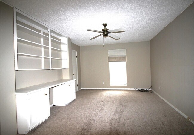 Building Photo - 1310 S Caney Dr