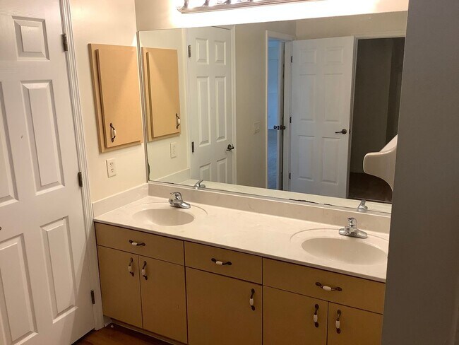 Building Photo - Charming 4-Bedroom, 2-Bath Home for Rent – Marion Oaks!