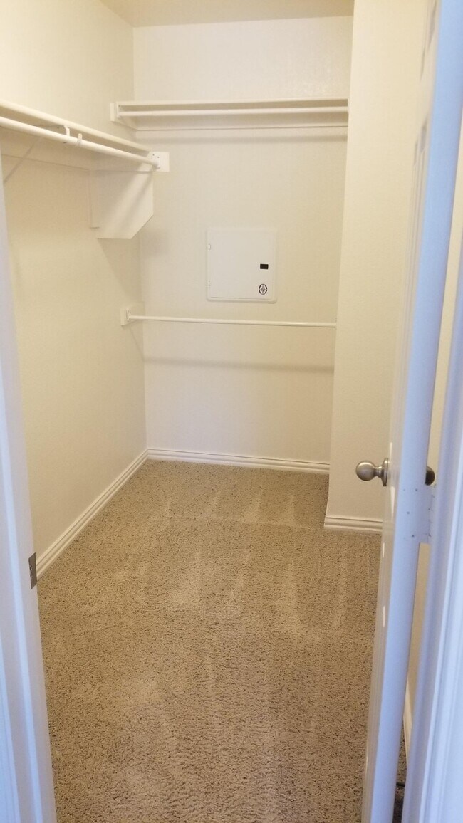 Building Photo - Spacious 3-Bedroom Townhouse with 2.5 Baths in North Fort Worth