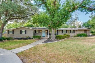Building Photo - 100 Seford Dr
