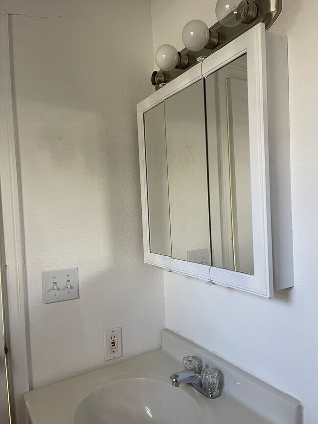 Building Photo - 1118 Macon Ave