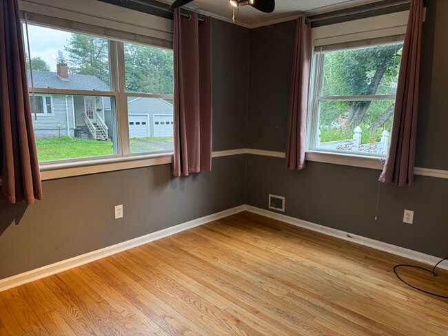 Building Photo - 2 Bedroom with one car garage