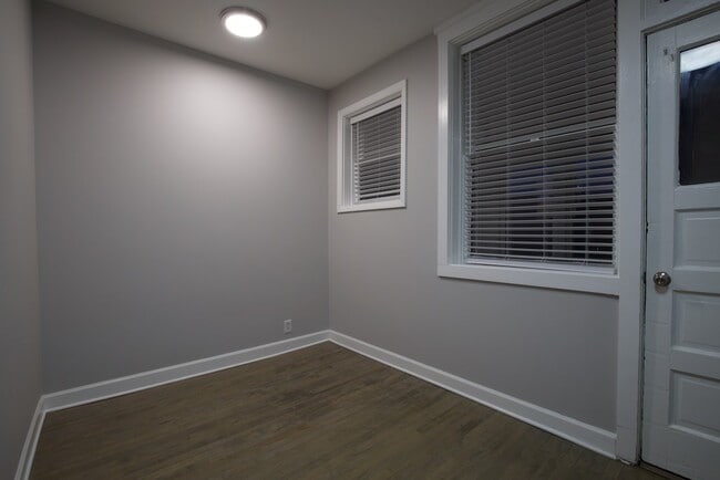 Building Photo - 1454 W Winnemac Ave