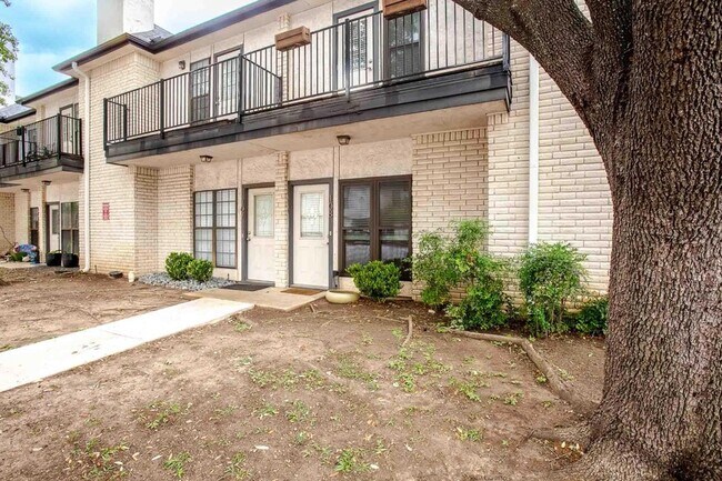 Building Photo - 1307 Kinney Ave