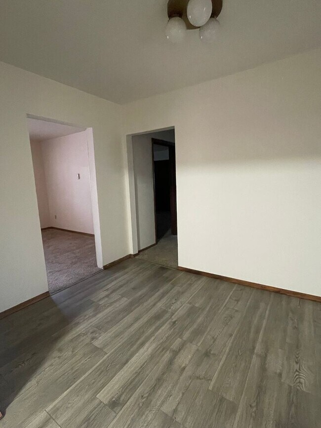 Building Photo - 2 Bedroom Home Near Old Mill