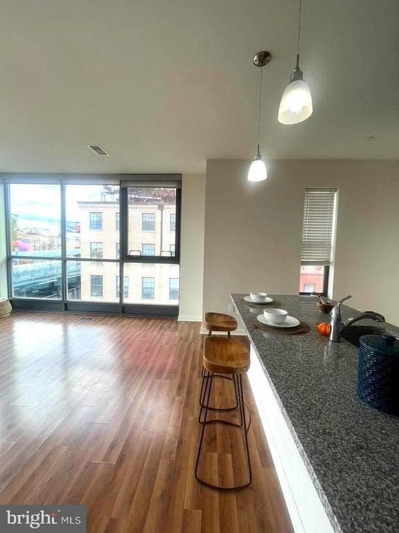 Building Photo - 401 Race St