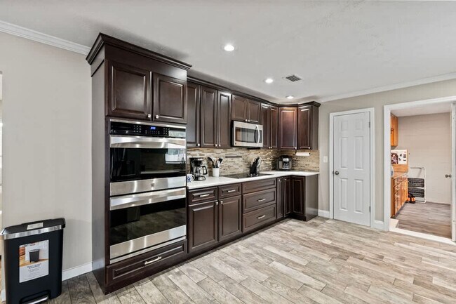 Building Photo - 3215 Crosby Ln