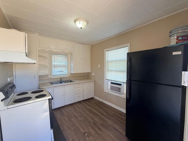 Building Photo - 2220 20th St