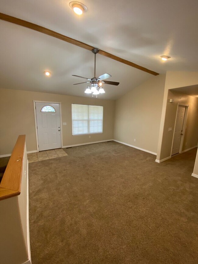 Building Photo - Spacious 4-Bedroom Home Just Minutes from Ft. Leonard Wood